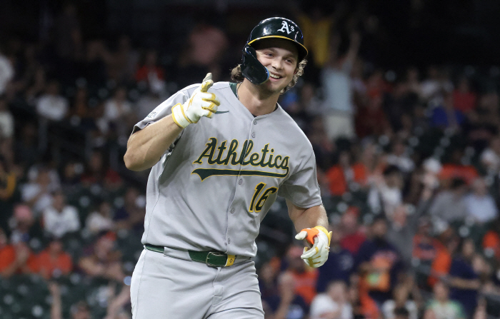 If this happens, the game should be over. Nick Kurtz, the first rookie to have four home runs in one game, AL July Player of the Month  Rookie of the Year. 2025 New King virtually confirmed