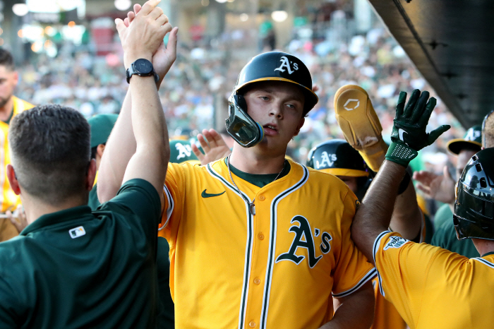 If this happens, the game should be over. Nick Kurtz, the first rookie to have four home runs in one game, AL July Player of the Month  Rookie of the Year. 2025 New King virtually confirmed