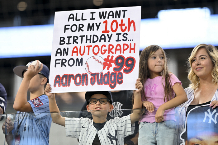 Jersey Tampa Minor Camp, where a 10-year-old fan also waited, → Texas emergency call, comes to save the Yankees in crisis