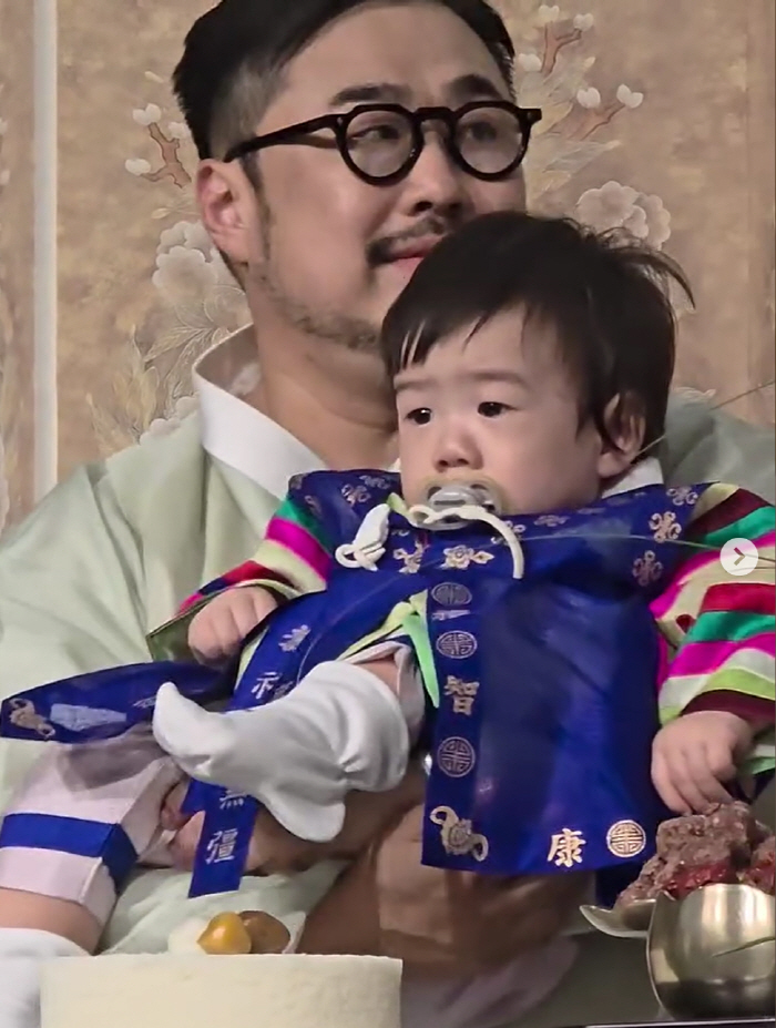 Kang Jae-joon ♥ Lee Eun-hyung, in the end, the first birthday party where only my mom and dad shone..Hyunjo can't wash his hair. It's fun