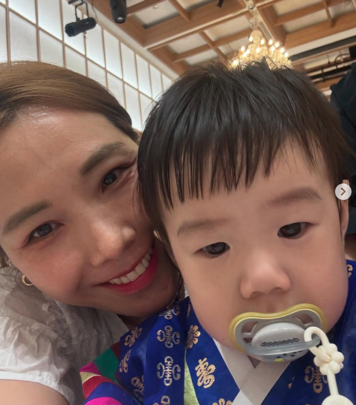 Kang Jae-joon ♥ Lee Eun-hyung, in the end, the first birthday party where only my mom and dad shone..Hyunjo can't wash his hair. It's fun