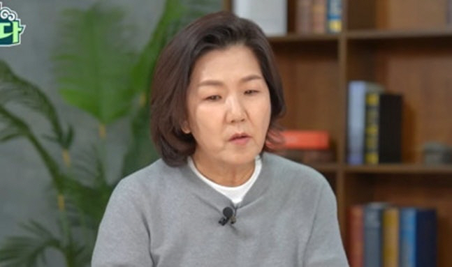 Lee Seong-mi lost her sick family when she was 6 years old and was depressed..I take a portrait every three years