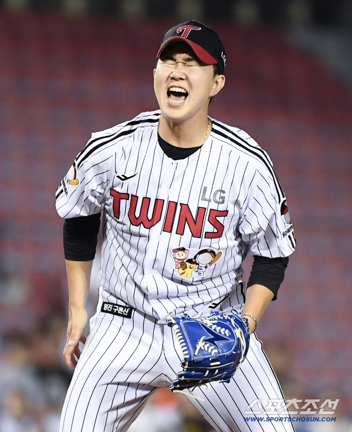 LG recaptures the top spot, and the bullpen is calm in the strongest starting lineup. In the match against Doosan Bears, two hits and 6K scoreless in four innings, a stepping stone for turning the tables around 