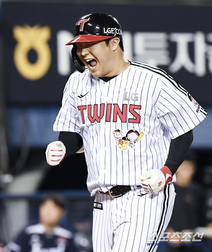 'Moon Bo-kyung's miraculous turnaround Three-run shot LG has regained the lead.' Six consecutive wins → one loss → seven consecutive wins. It beat Hanwha after 52 days of upset loss