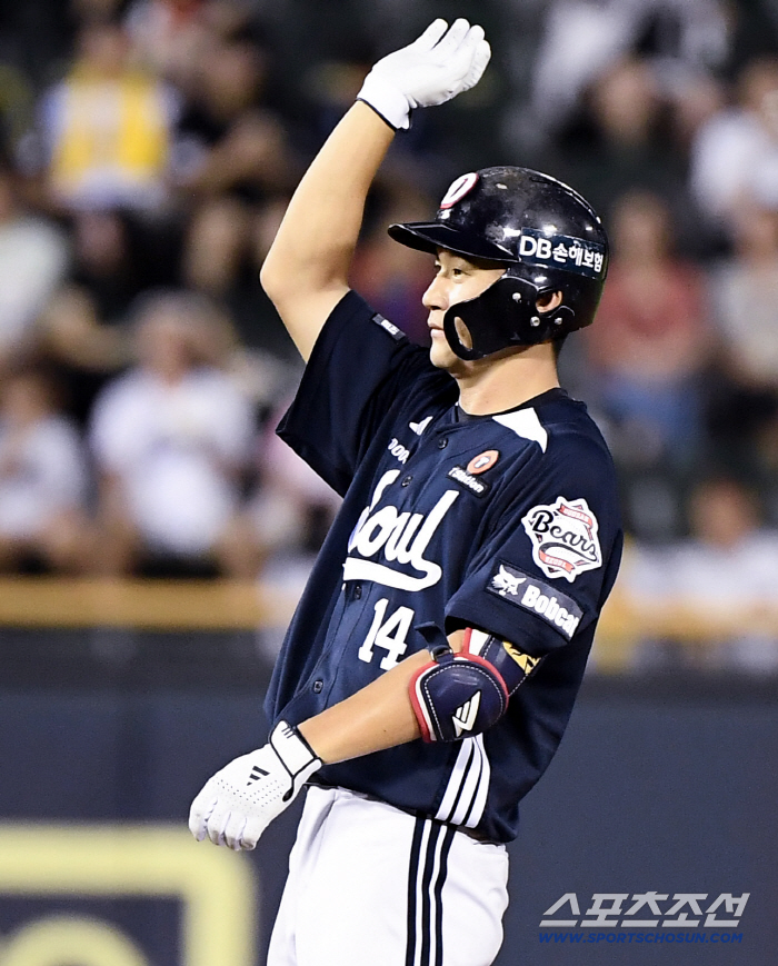 'Moon Bo-kyung's miraculous turnaround Three-run shot LG has regained the lead.' Six consecutive wins → one loss → seven consecutive wins. It beat Hanwha after 52 days of upset loss