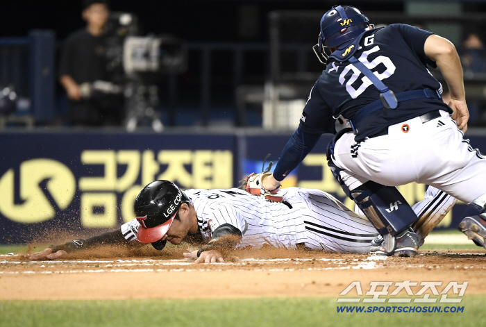 'Moon Bo-kyung's miraculous turnaround Three-run shot LG has regained the lead.' Six consecutive wins → one loss → seven consecutive wins. It beat Hanwha after 52 days of upset loss