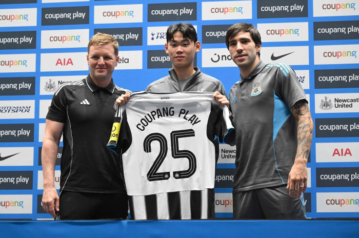 Park Seung-soo, you're in trouble! Time to enter Newcastle's first team → Player who stood out in the pre-season...Director Howe  coaching staff were impressed with the close observation