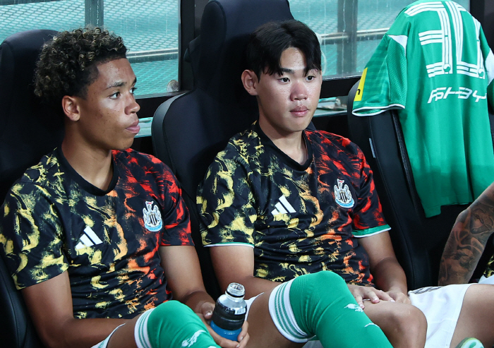 Park Seung-soo, you're in trouble! Time to enter Newcastle's first team → Player who stood out in the pre-season...Director Howe  coaching staff were impressed with the close observation