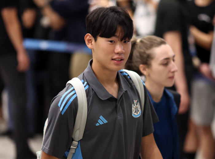 Park Seung-soo, you're in trouble! Time to enter Newcastle's first team → Player who stood out in the pre-season...Director Howe  coaching staff were impressed with the close observation