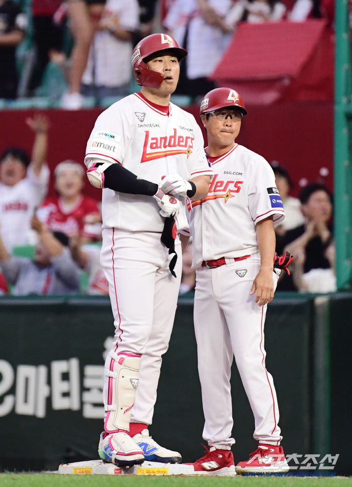  Han Yu-sum's timely RBI to break the balance in the third inning