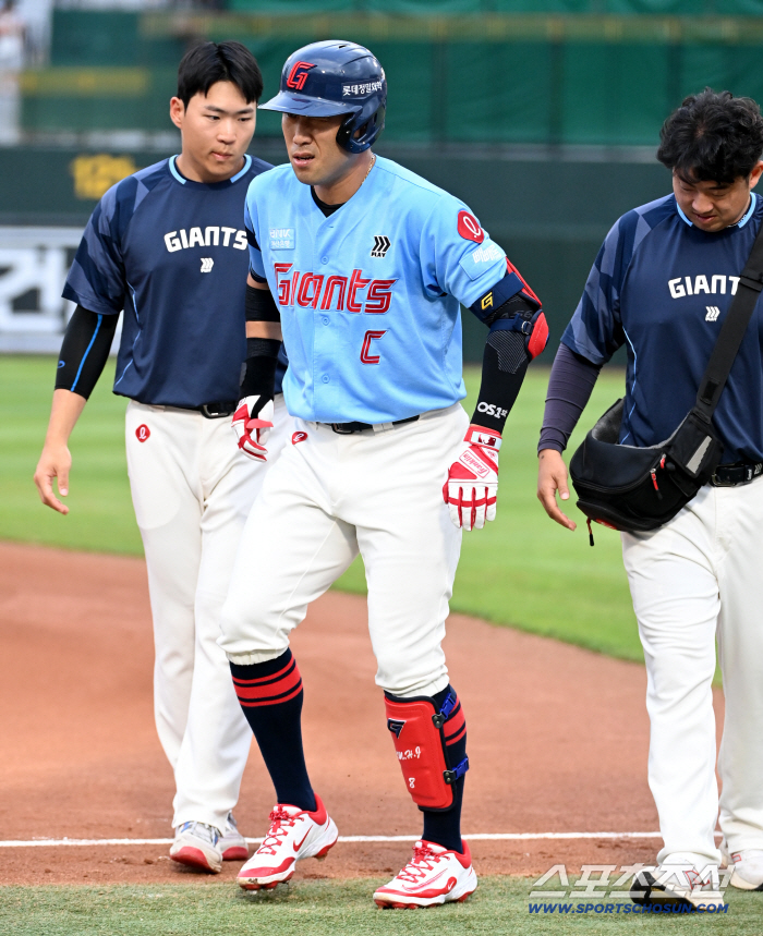  Junwoo complains of leg pain