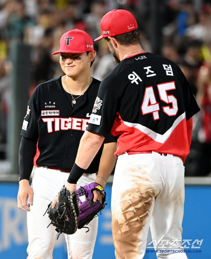  Kim Do-young's happy smile at the victory of his return match