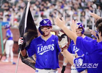  KIM YOUNG WOONG, out of the fence again