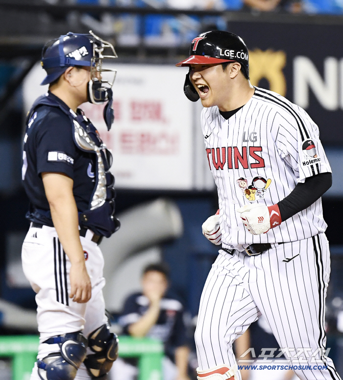  Moon Bo-kyung's cheer with a three-run shot from behind