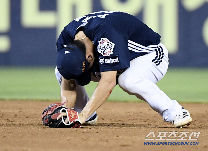  Park Gye-beom missed an ordinary ground ball