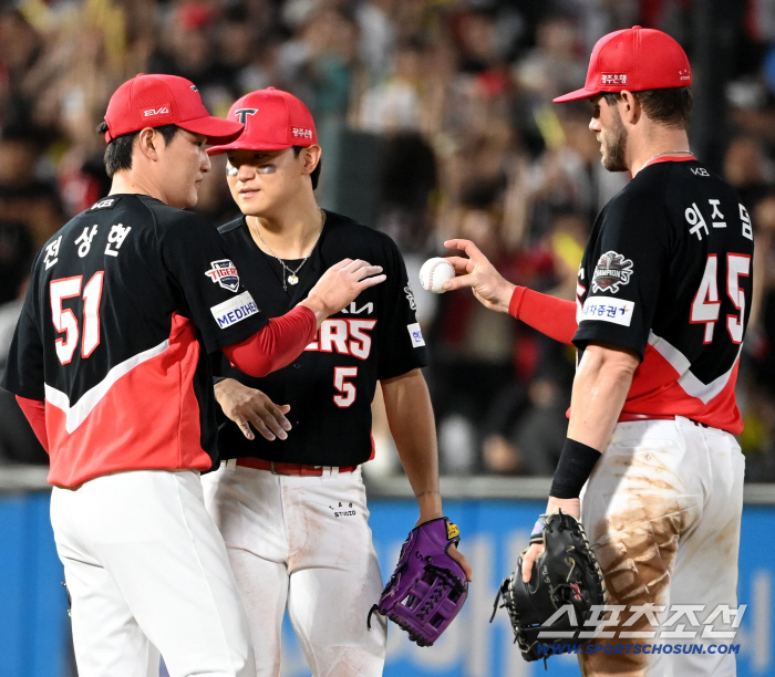  Wizdom takes care of Jeon Sanghyun's save ball