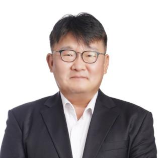 Professor Ahn Hyung-jin, an expert in medical statistics, was appointed as the president of Korea University's Graduate School of Public Health