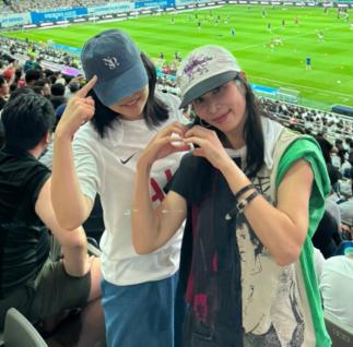  Ko So Young, you sent a heart? Son Heung-min's farewell match in-person certification, 'Our legend will forever support you.'