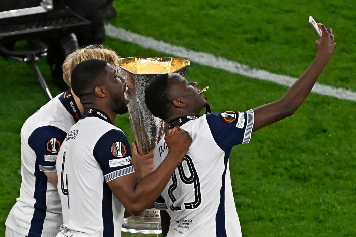 Son Heung-min informed his teammates of the transfer just before the press conference→Disappointed to say goodbye to Tottenham DF captain...I remember meeting him for the first time because he was so good at German