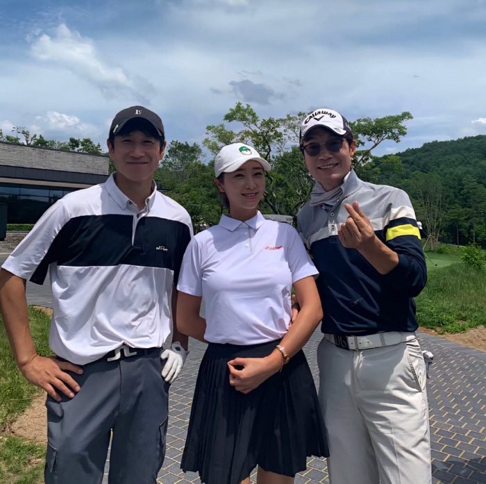 Song Young-gyu's life photo next to Ko Eun-byul and Lee Sun-kyun is released