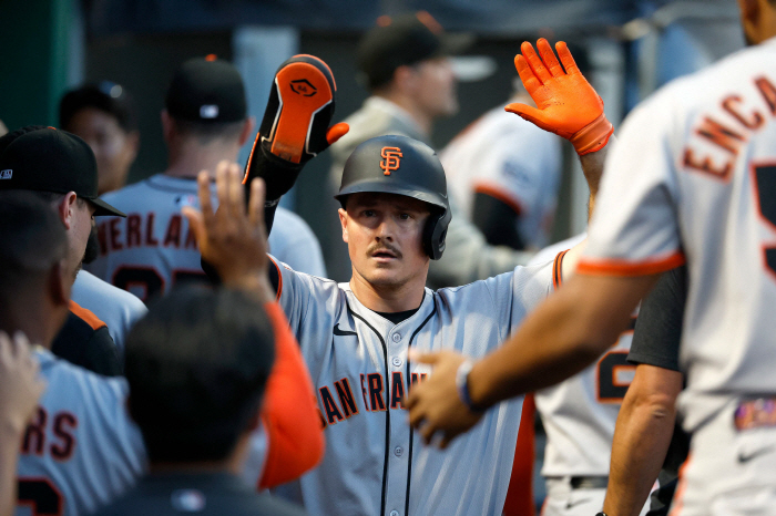 Two-run triple bang! 4G consecutive hits Lee Jung-hoo is third overall in ML, 0.258SF 45 PIT