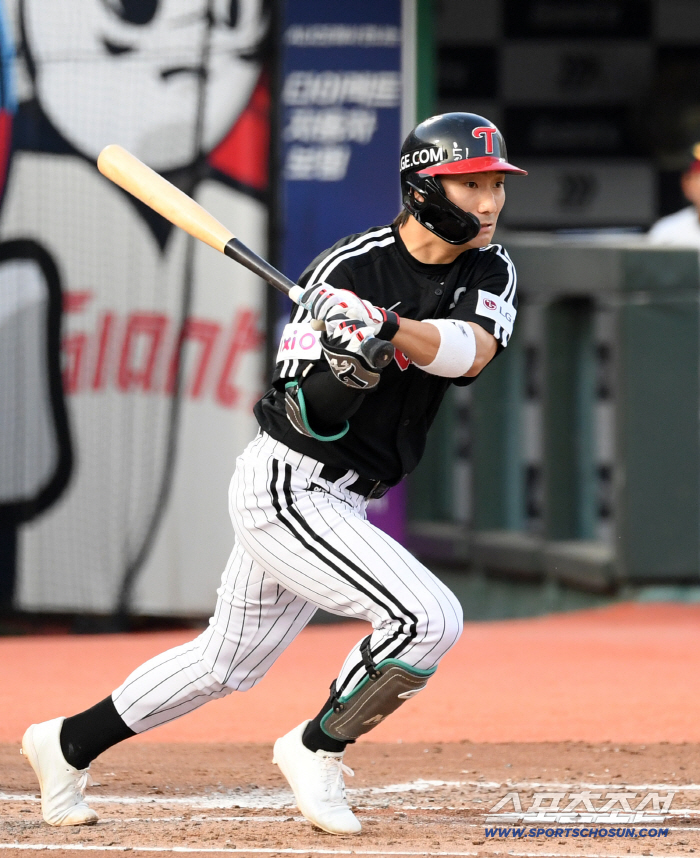 What would he have done if he hadn't been to the second division? Yum-ryang picked the best contributor to LG's batting. Cinderella, who was an athlete. I filled the gap for the on-base man