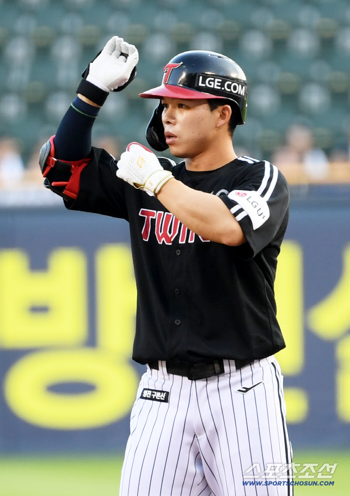 What would he have done if he hadn't been to the second division? Yum-ryang picked the best contributor to LG's batting. Cinderella, who was an athlete. I filled the gap for the on-base man