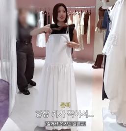 159 cm Kwon Eun-bi, short while shopping, expressed regret for giving up a dress