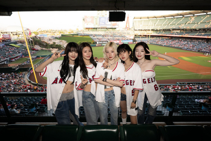 Children's First Pre-Performance in LA Angels...Kim Byung Hyun is the first pitch helper