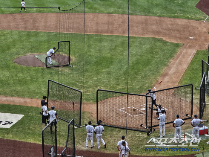 Don't be pushed. Hanwha will also be equipped with a leading fighting weapon…Son Ah-seop plans to register against LG on the 8th → A surprise pitcher will help on the 7th