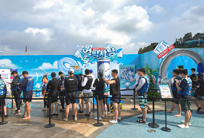 Dr. Earl in Caribbean Bay...Dong-A Pharmaceutical Opens Pop-up Store by 17th