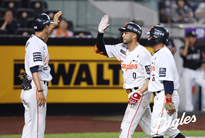 Give me the first place. Hanwha retook the lead in a day! KT's escape for two consecutive losses → Ponce, the opening record of 14 consecutive wins 