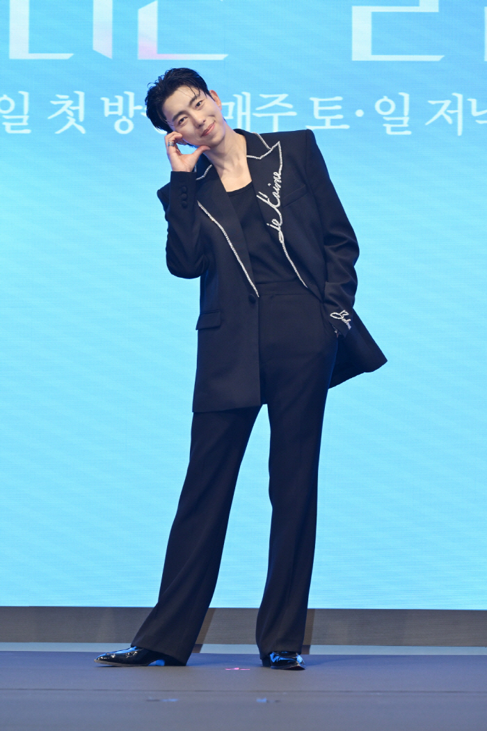 Gorgeous Days Yoon Hyun-min, the third generation of the chaebol? No obvious character. He's human and lonely