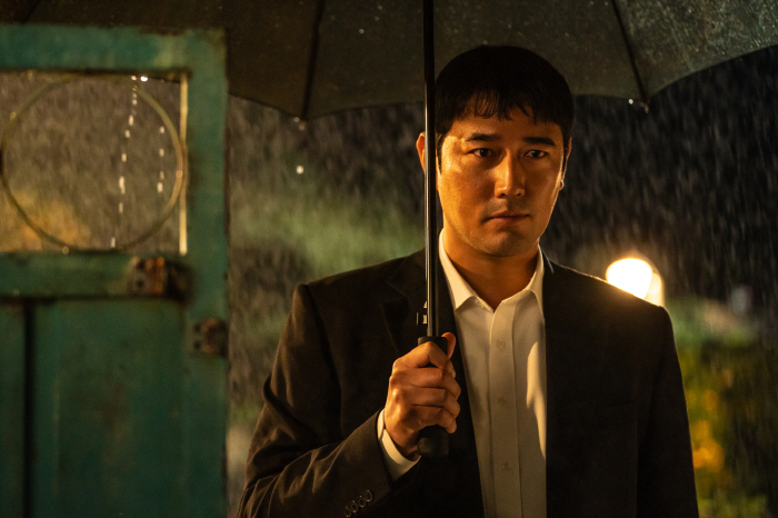 He's a more scary human than a zombie...Zombie Daughter Cho Han-sun is the strongest villain