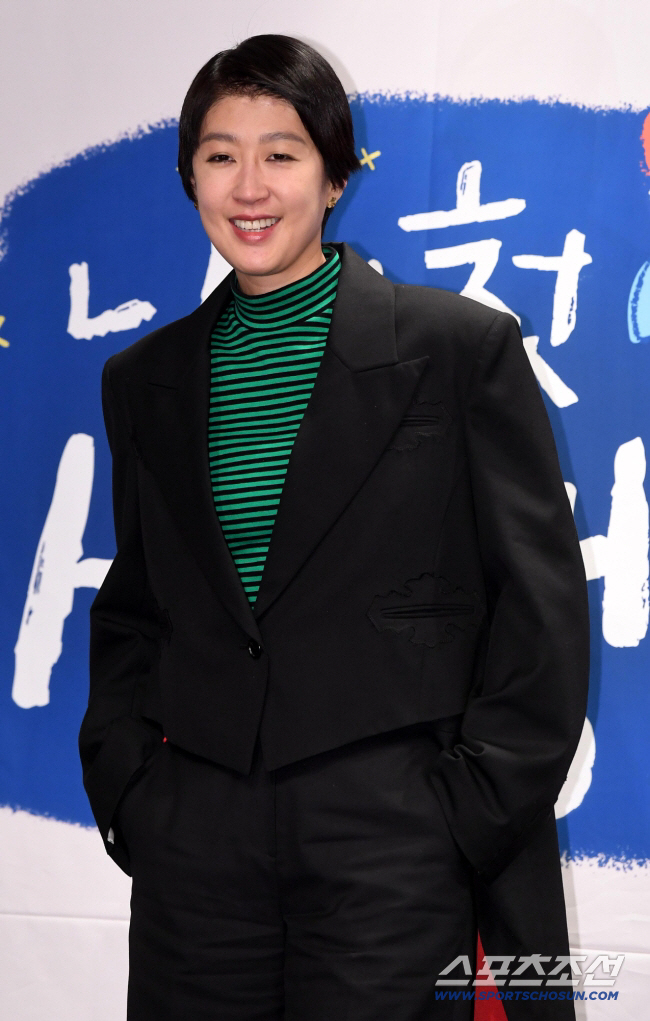 Hong Jin-kyung Confirms Divorce, Reflects on Evolving Friendship with Ex-Husband