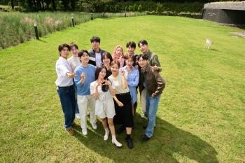 Jungmok and Jiyeon break up → Seungri ♥ Ji-soo..I hope Jisoo doesn't run away because she's scared