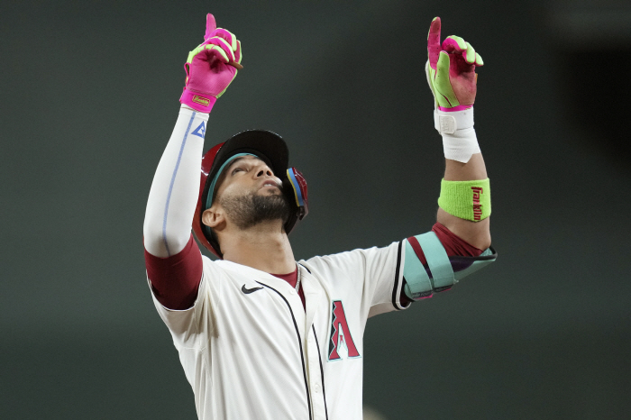 A new history of statcast created by ARI's giant gun, the 117.2km strongest fastball finish that overcame 167.2km
