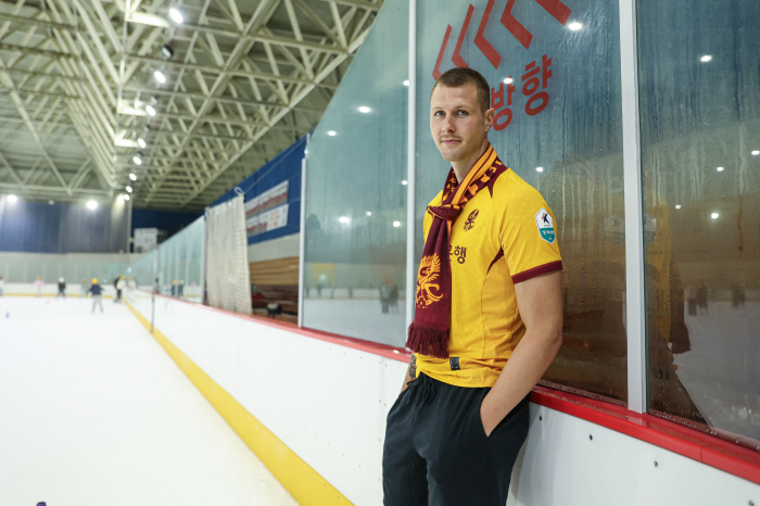 Gwangju FC Appears from Iceland for the First Time in the K League, 196cm FW Friedjohnson's Desire for a New Challenge, Leads to Gwangju