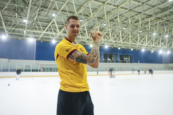 Gwangju FC Appears from Iceland for the First Time in the K League, 196cm FW Friedjohnson's Desire for a New Challenge, Leads to Gwangju