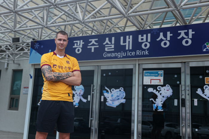 Gwangju FC Appears from Iceland for the First Time in the K League, 196cm FW Friedjohnson's Desire for a New Challenge, Leads to Gwangju