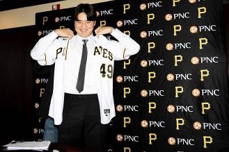 Oh no! What a bad ending! Shim Jun-seok from Deoksu High School, who was considered the most promising player in Korean baseball, was released three years after entering the league. career-ending crisis