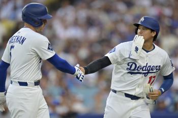 Ohtani, the leadoff for the first time in 25 years, makes it, third base plus three points..After that, Muncy  Teosca  4 home runs  8 RBIs