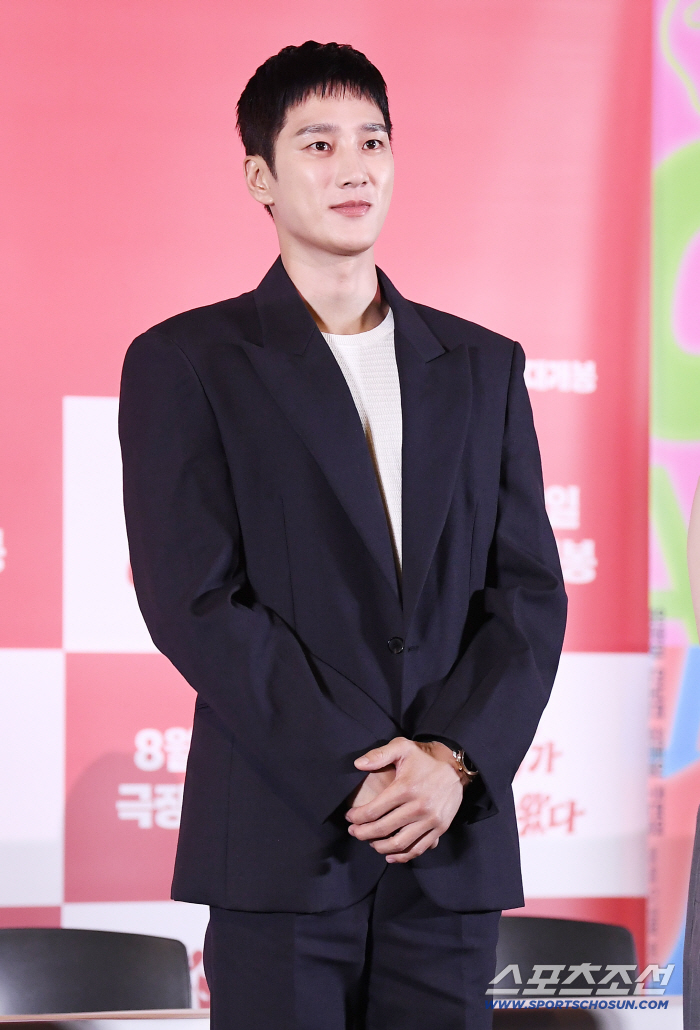  Ahn Soohyun's distinct facial features