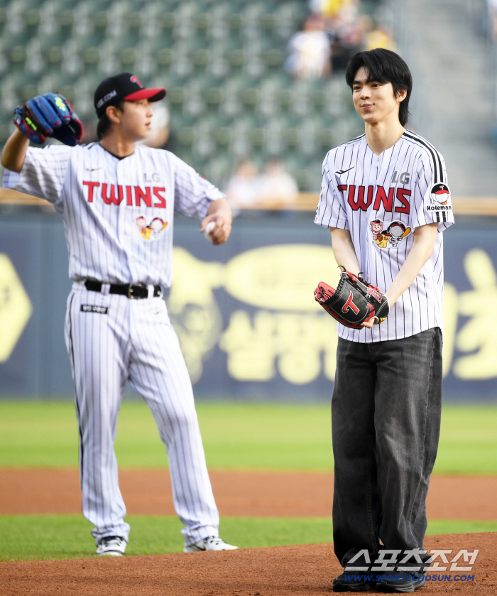  Cha Jun-hwan takes the mound at Jamsil Stadium