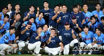  Davison is leaving Lotte with 10 wins