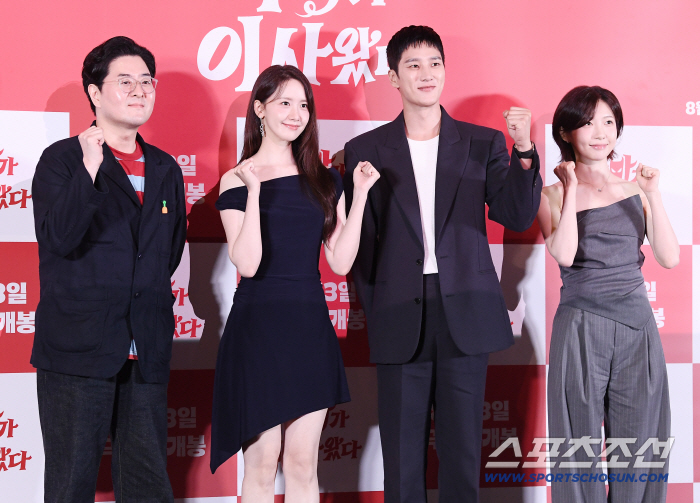  The Devil moved in. Premiere