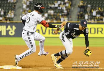  He avoided a collision with first baseman Oh Jihwan