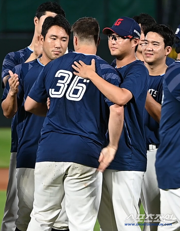  Junwoo, Park Sewoong, Kim Minsung, Davison. Good job