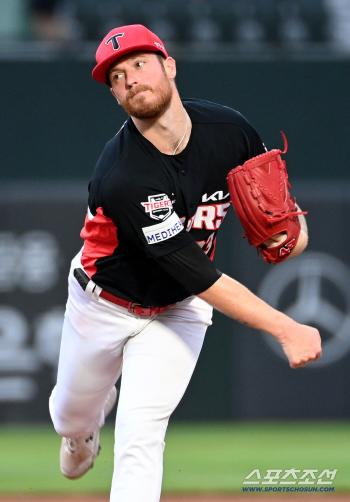  KIA starter Oler's hard throw