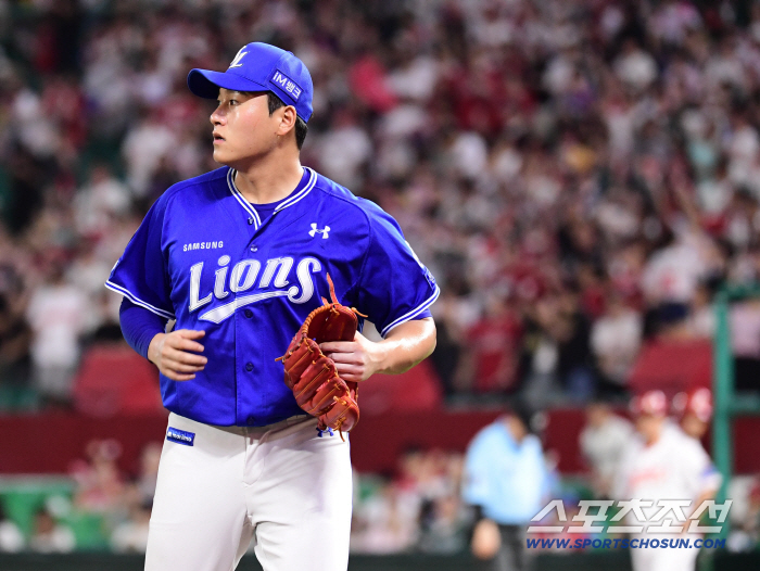  Samsung's Lee Seung-hyun left the 6th inning runner and a disappointing steel plate